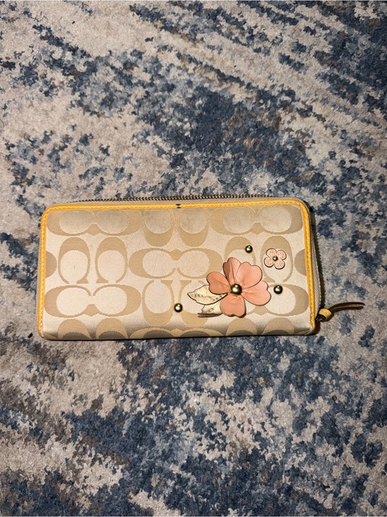 Coach Handbags - Coach Cream Leather Zip Wallet with Gold Zipper
